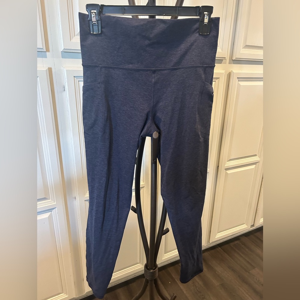 Athleta salutation stash pocket legging size medium